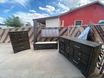 Queen bedroom set