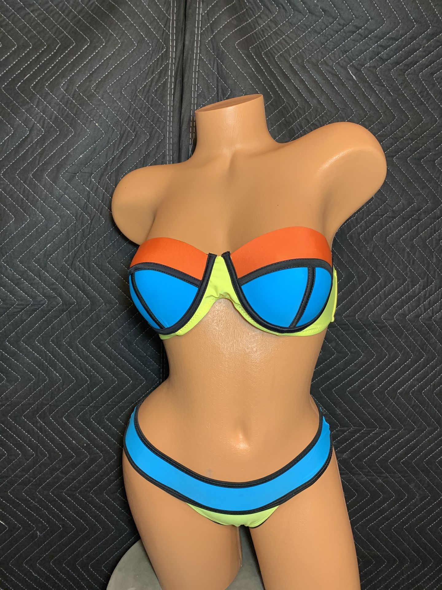 New Bikini Set w/ Straps