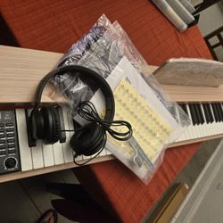 UISCOM Digital Piano