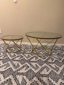 Round glass top table set, gold