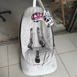 4 Moms MamaRoo Smart Swing (UppaBaby)