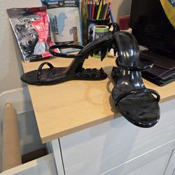 Wierd Heels Wm Size 9.5