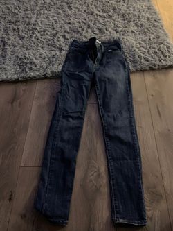 Size 27 woman’s Levi skinny jeans