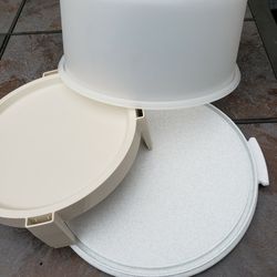 Vintage Tupperware Cake Carrier Saver With Pie Plate Insert for Sale in  Bothell, WA - OfferUp