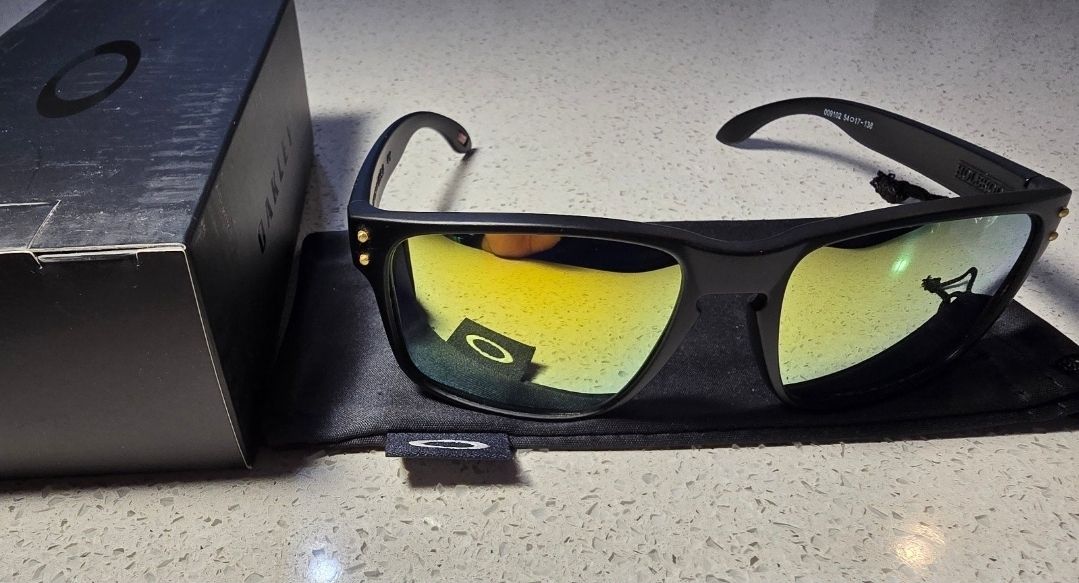 Oakley Holbrook Sunglasses Matte Black / Gold Polarized
