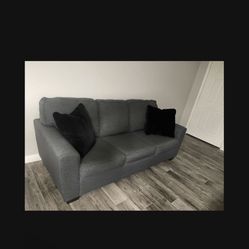 Queen Size Pullout Couch !