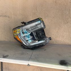 Headlight GMC Sierra 1500