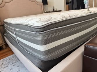Queen Pillow Top Beautyrest Mattress+Boxspring
