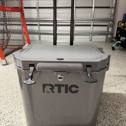 RTIC 45 QT ULTRA-TOUGH  COOLER