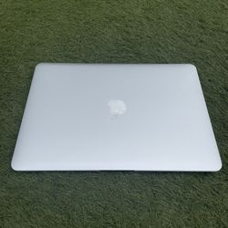 MacBook Air + Free case