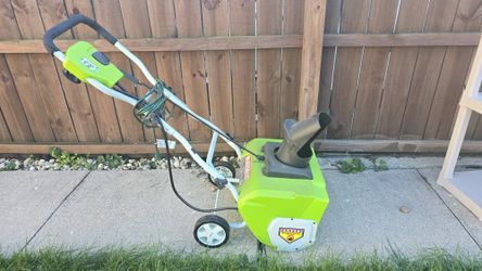Greenworks 20-Inch 12 Amp Corded Snow Thrower 26032