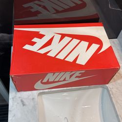 Nike Men’s Sneakers