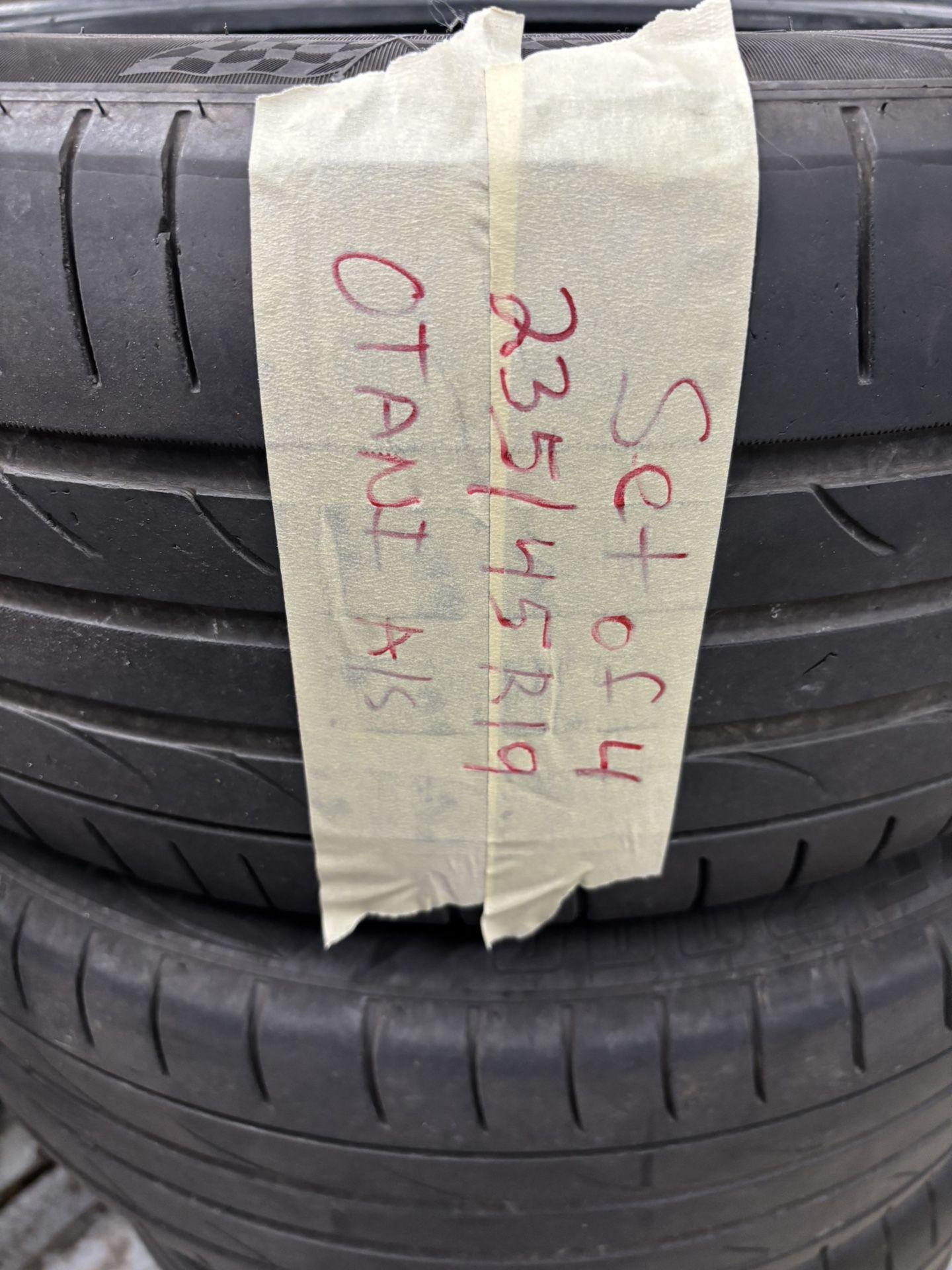 Set of 4 tires 235/45zr19 otani
