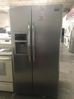 FRIGIDAIRE STAINLESS STEEL SIDE BY SIDE REFRIGERATOR