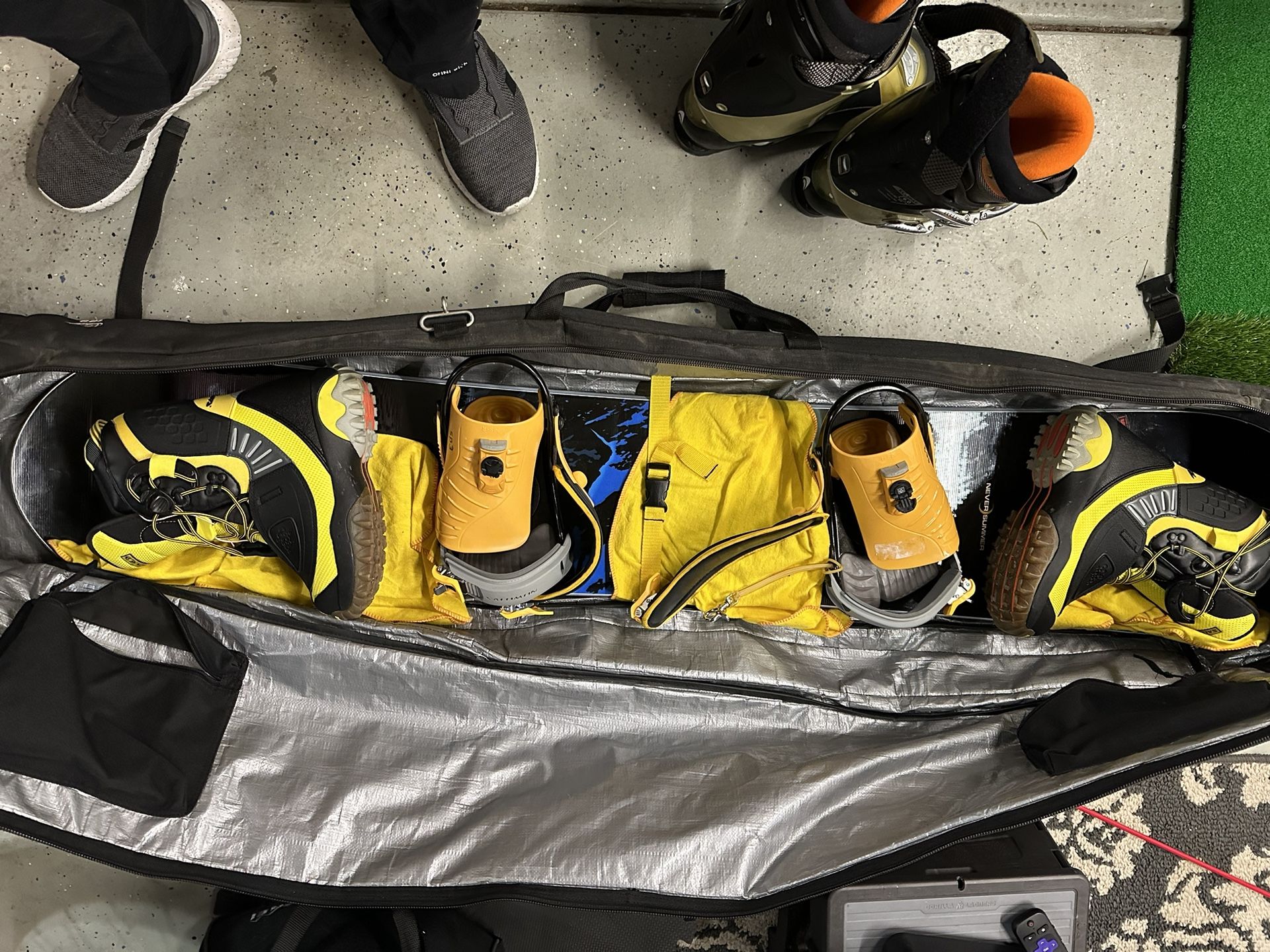 Snowboard + Boots + Bag