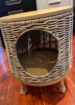 Wicker Pet and Cat House with Wooden Top