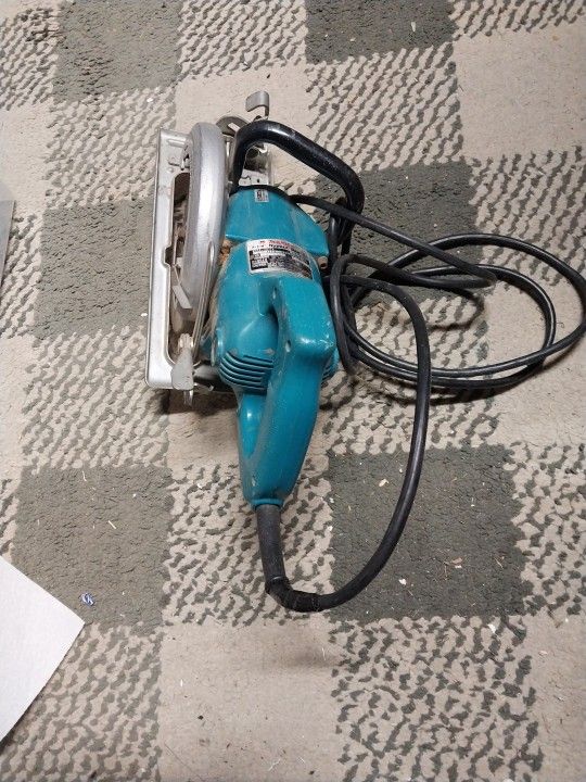 Makita 7 1/4 Hypoid Saw