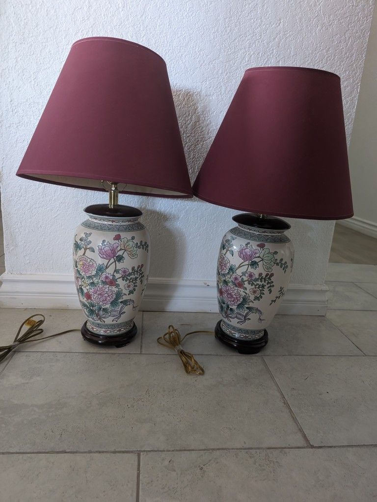Vintage Chinese Porcelain Table Lamp