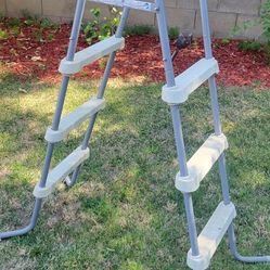 Pool Ladder!