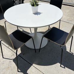 Dining Round Table And 4 Black Chairs From IKEA Like New !!!!!