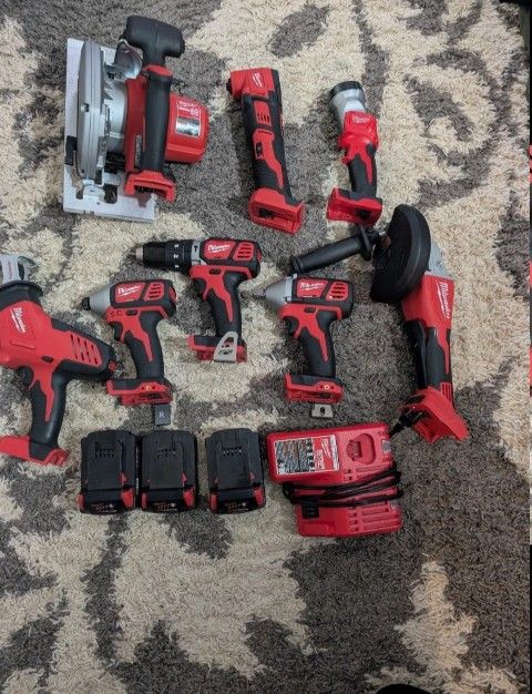 Milwaukee M18 Tool Set (8pcs.) + 10 Sets Of Accessories