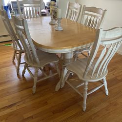 Dining Room Table w/ Leaf & 6 Chairs