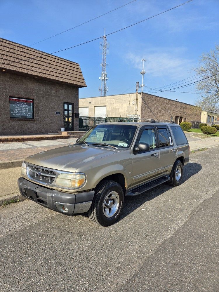 2000 Ford Explorer