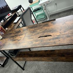 Modern L-Shaped Desk – Excellent Condition 