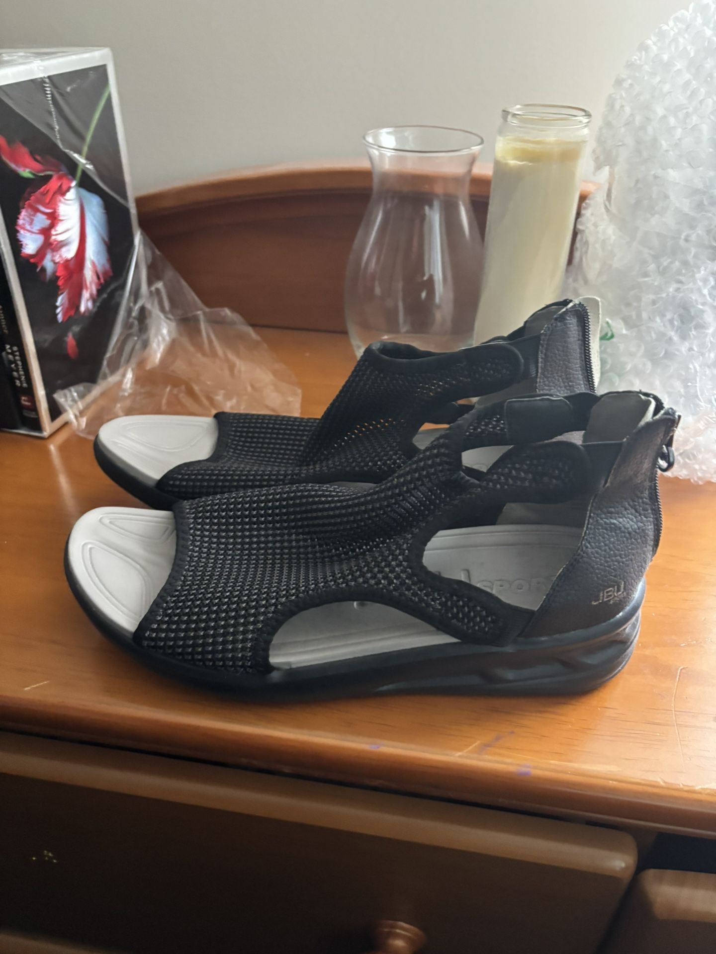 Jbu Sandles