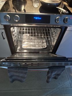 Samsung 4 burner plus warmer 30”