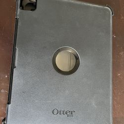 Otter box Defender For 12.9 iPad Pro 5th(latest) Gen  Works With 4th Gen As Well Retails About $140  Asking For $60 Or Best Offer 