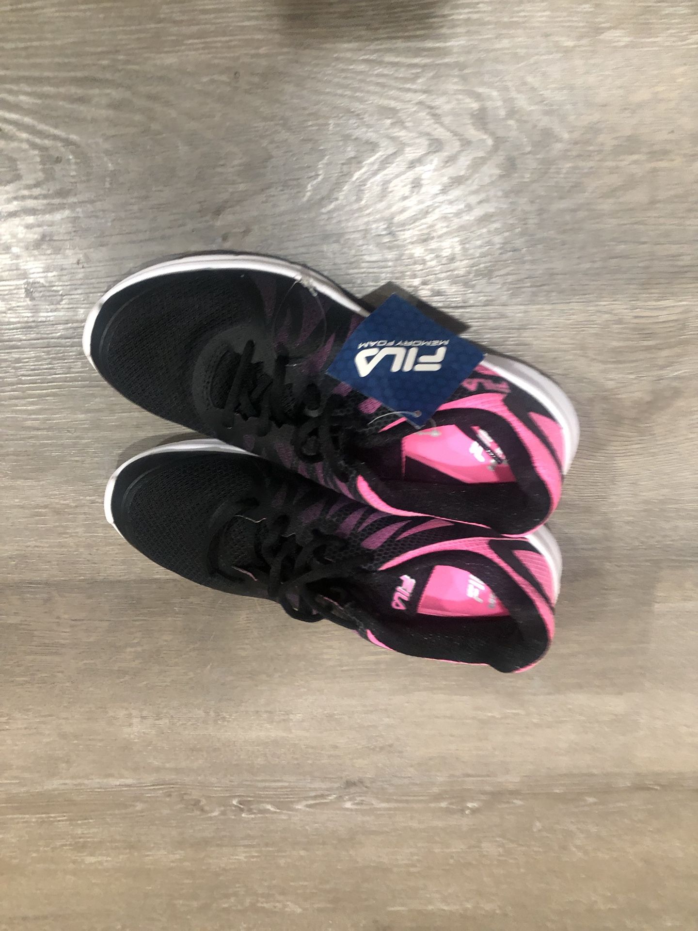 Women’s Fila Shoes Size 10