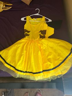 Women’s pikachu costume (medium)