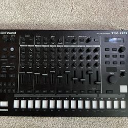ROLAND TR8S Synthesizer