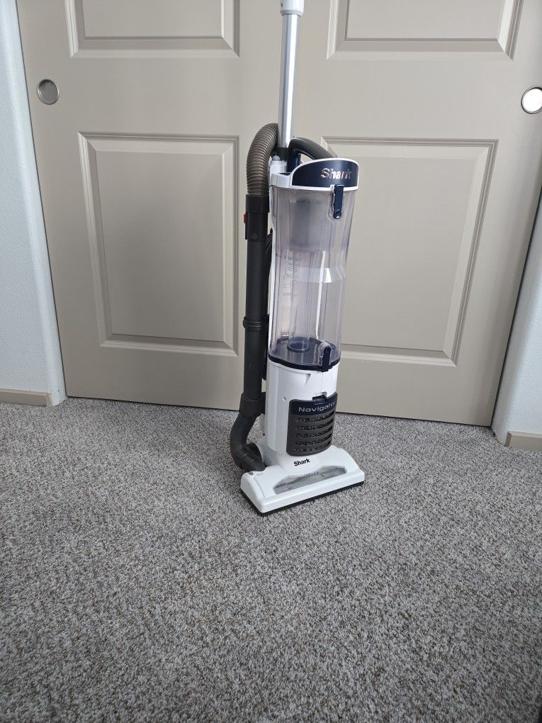 Nearly New White Shark Navigator NV141 Upright Bagless Vacuum Cleaner