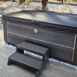 Hot Springs Envoy Hot Tub