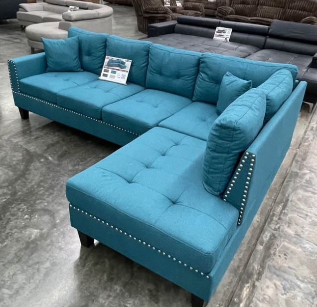 New Sectional Couch / Free Delivery 