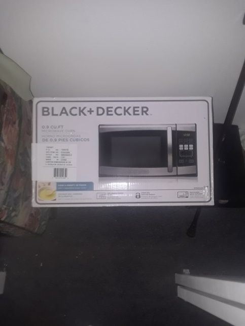 Black + Decker microwave