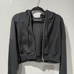 BLACK CROPPED ZIP UP HOODIE