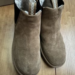 UGG Men’s Neumel Suede Chelsea Boots - Size 9