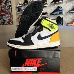 AIR JORDAN 1 RETRO “VOLT” SZ 10