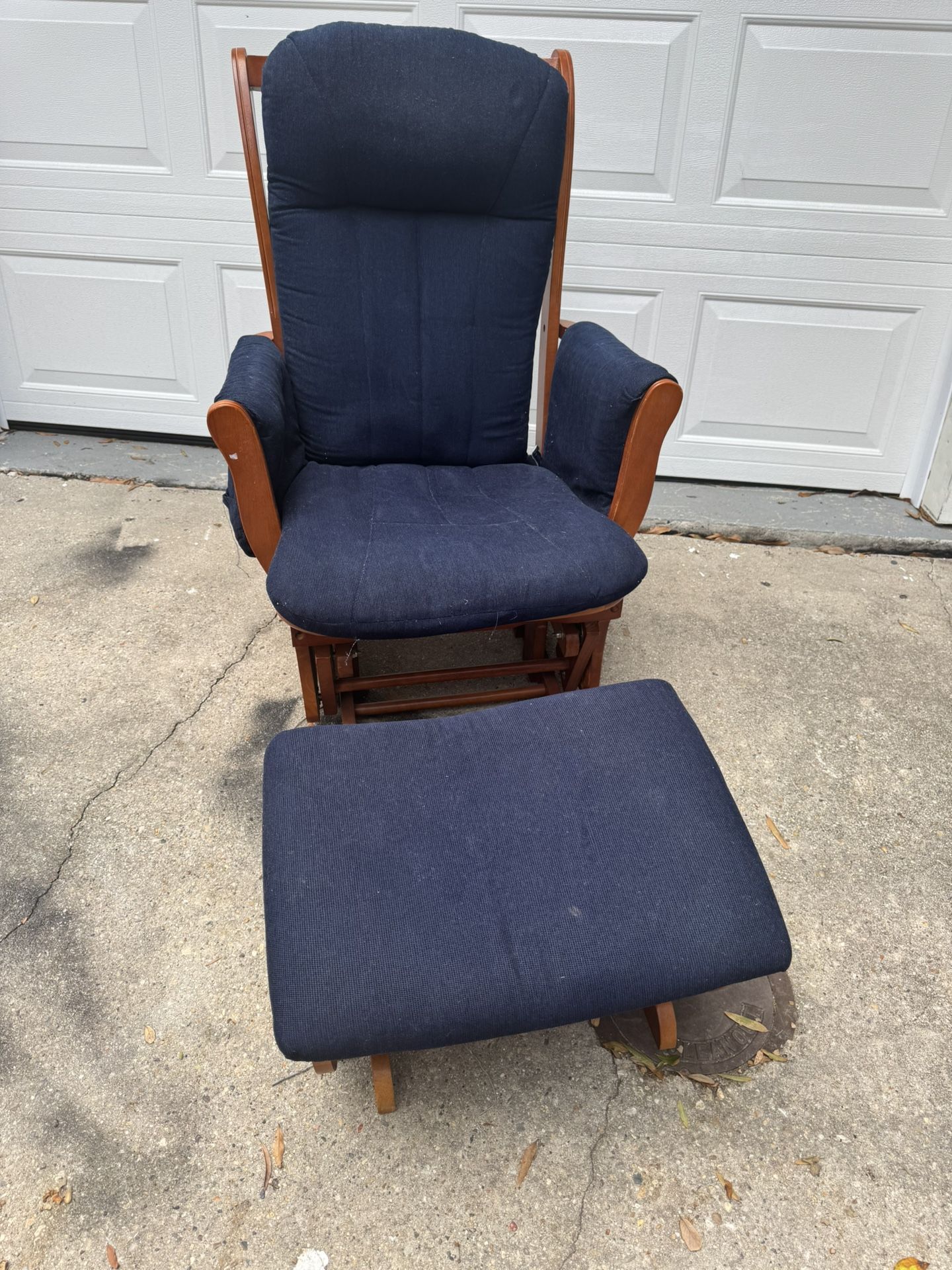 Nursing rockerchair good condition 