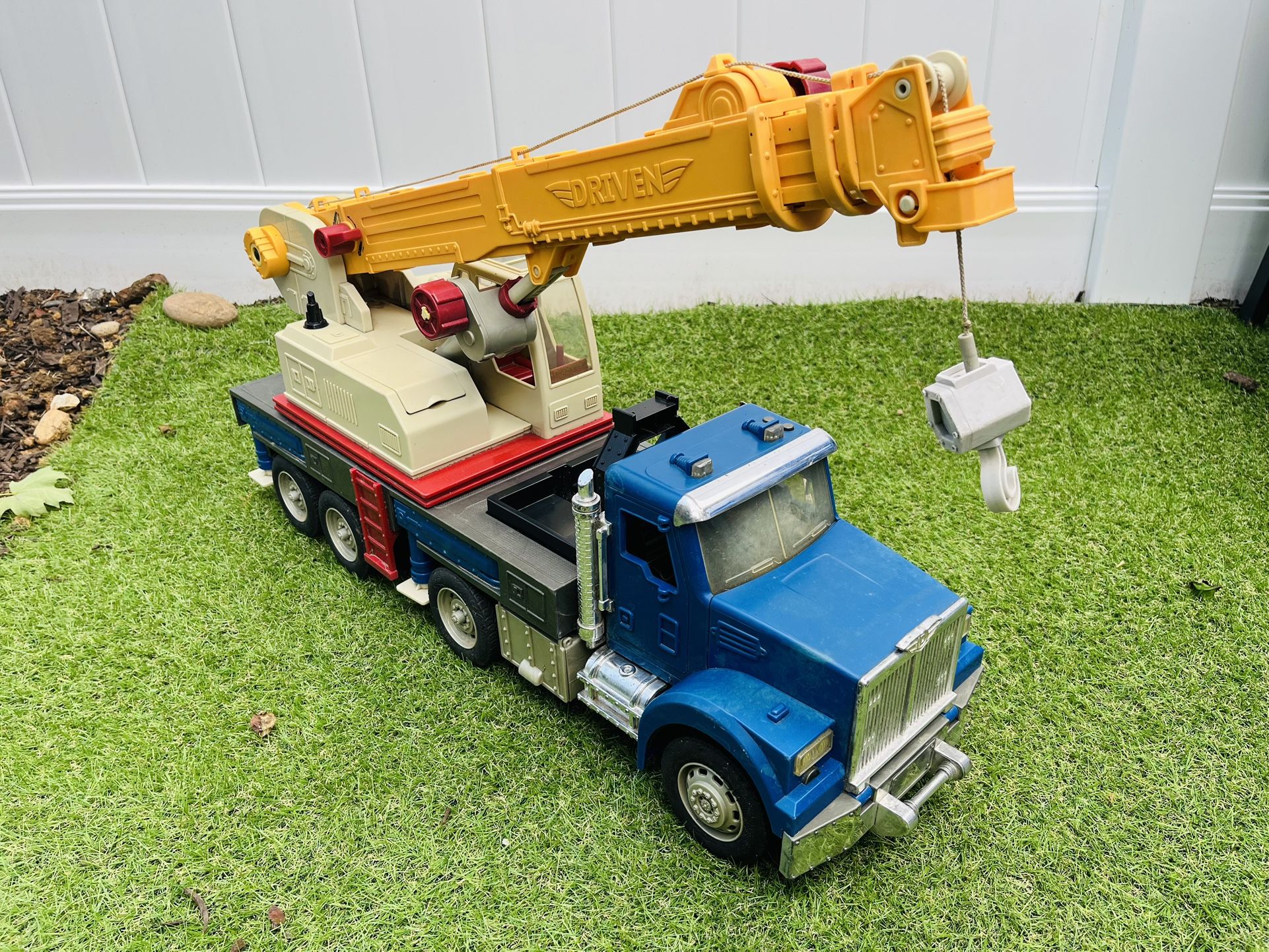Battat Driven Jumbo Crane Truck