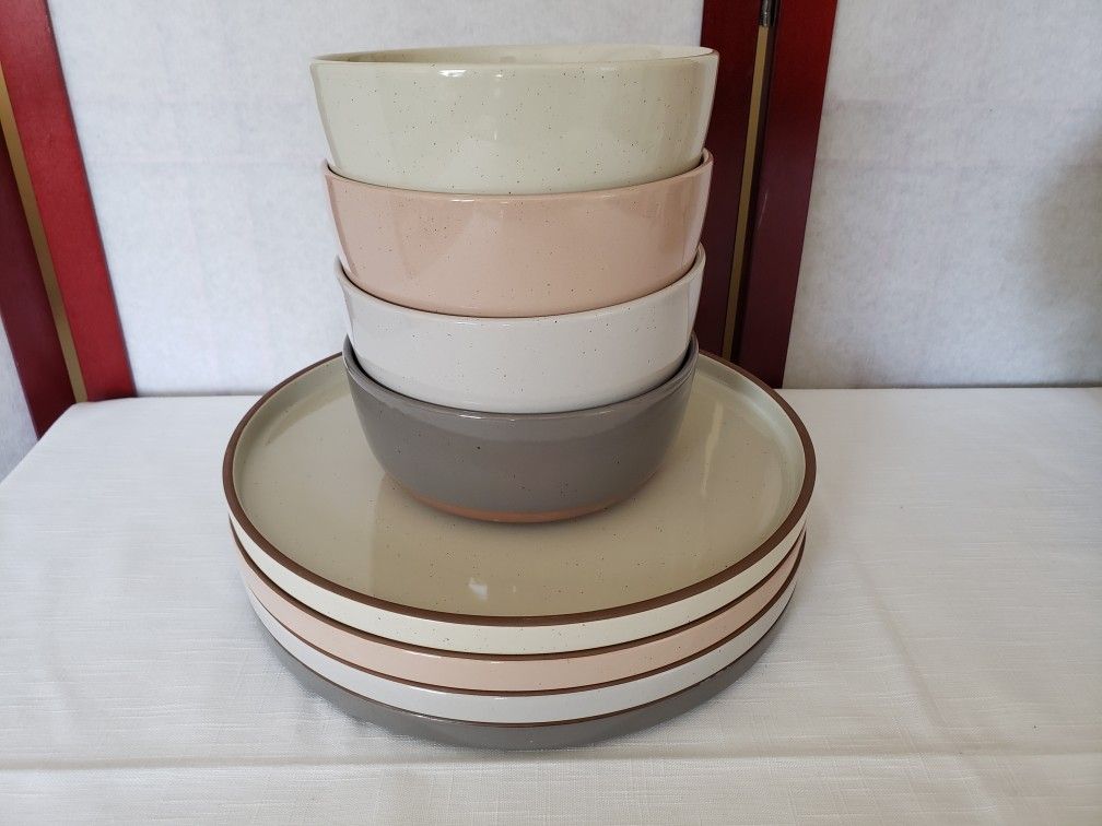 8 Piece Set of Mora Ceramics