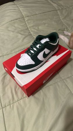 Nike Dunk Low / Michigan State Green / sz 8 m , 9.5 w