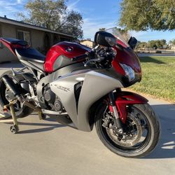 Honda Cbr 1000rr Fireblade Streetbike 