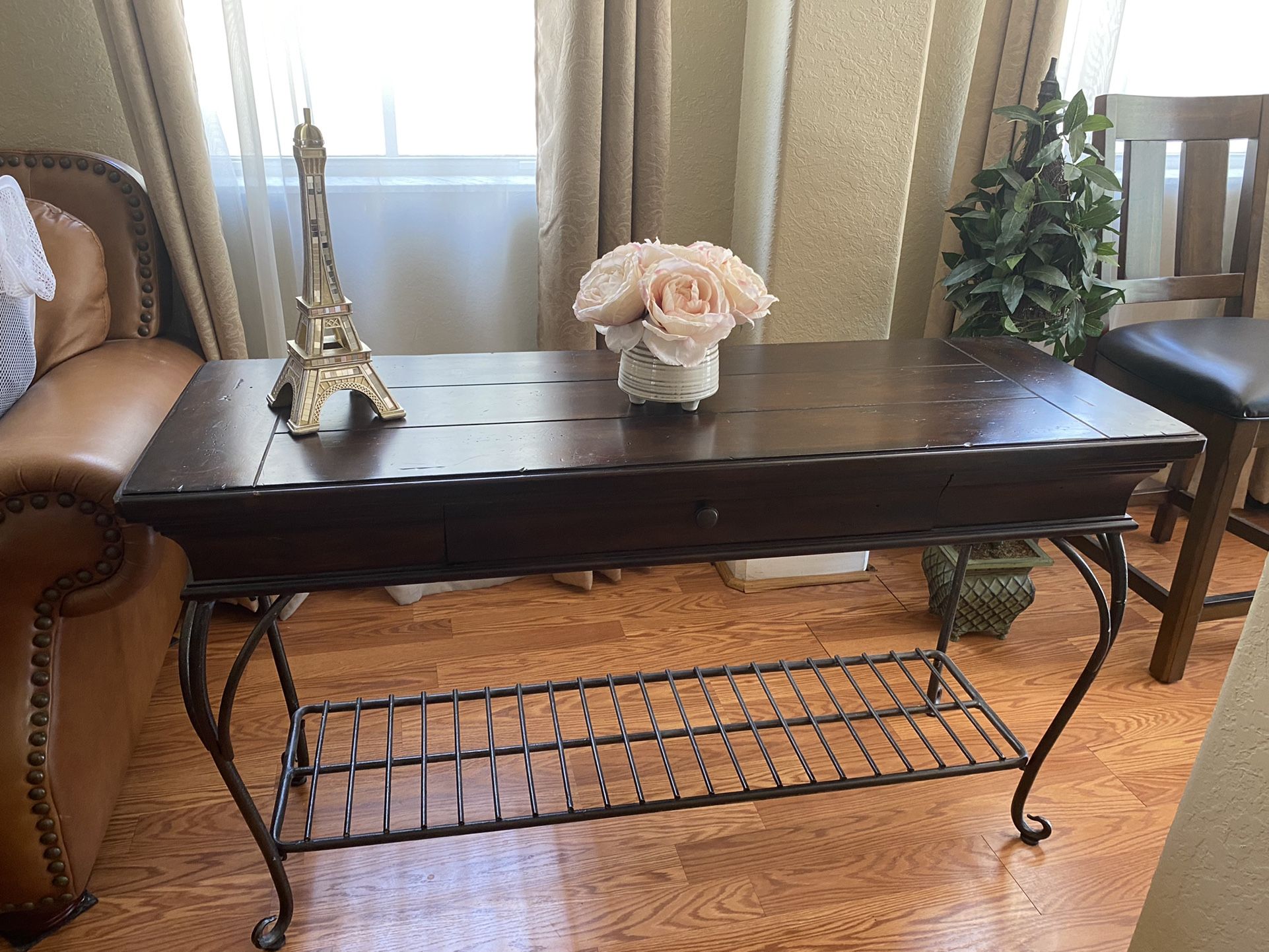 Entry Accent Table