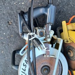 2) ELECTRIC SAW LIKE NEW SkiLSA $100 And Small Black And Decker