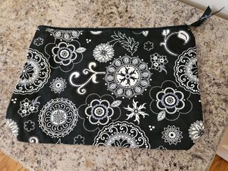Thirty-One Onyx Medallion Black & White Retired Zipper Bag 12"x 9.5" NWOT