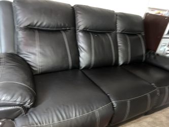 Black Leather Sofas 